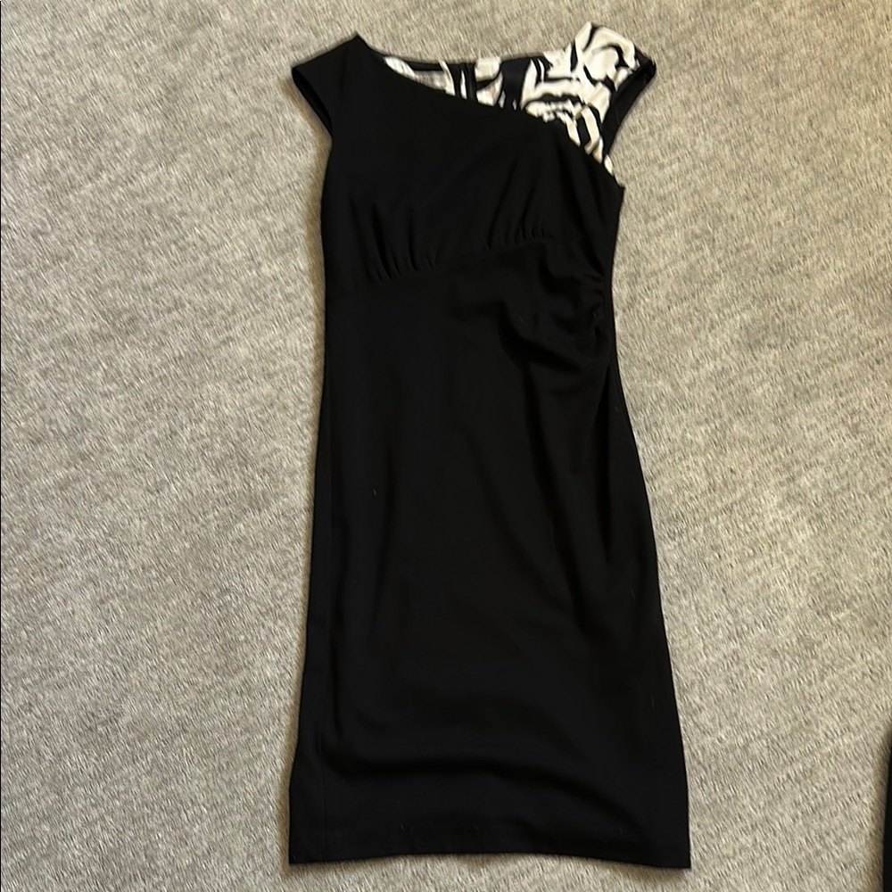 Kay Unger Elegant Black and White Dress - size 2